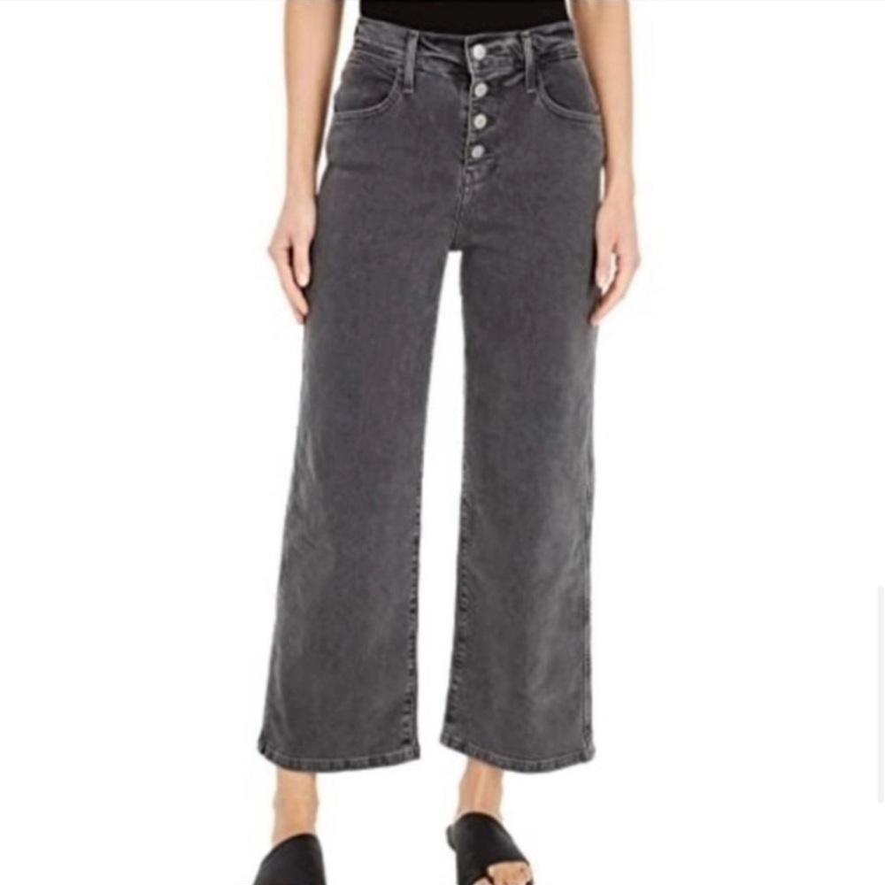Women’s Cropped Levi’s